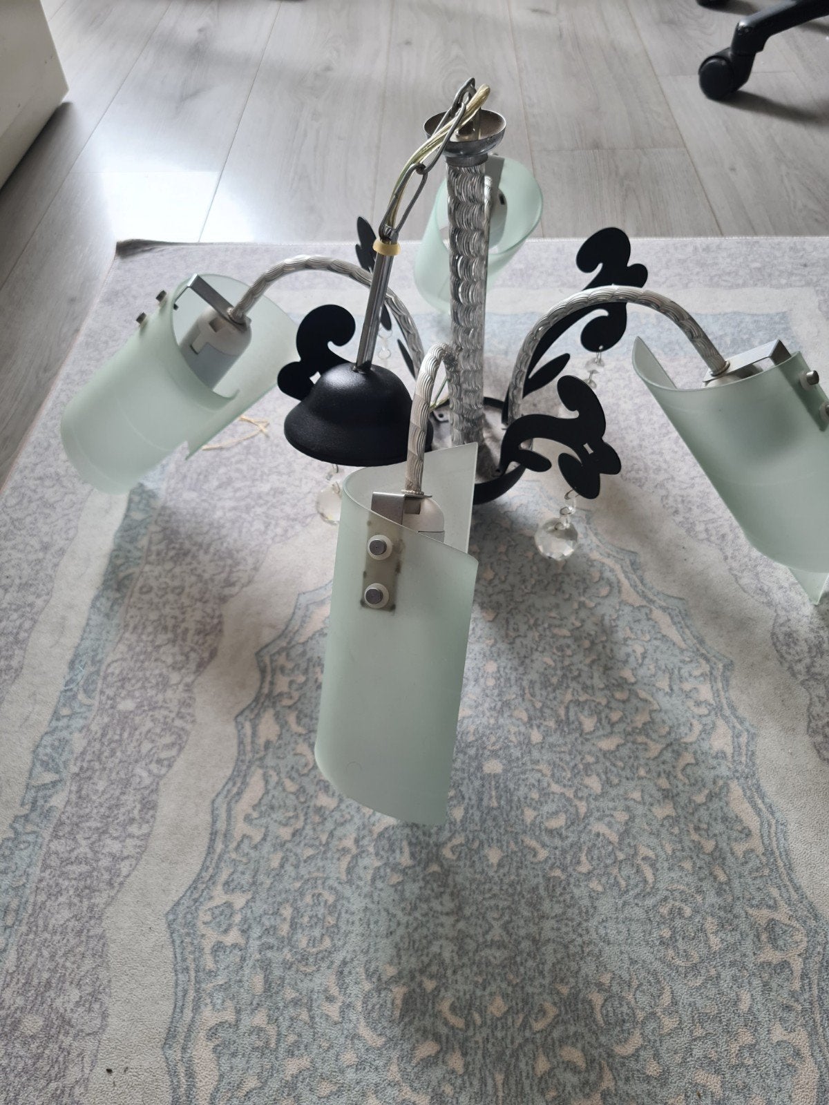 Moderne kroonluchter met 4 glazen kappen, Ophalen of Verzenden