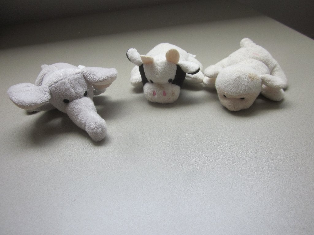 Hema 5 x kleine grijze olifantjes en witte koe knuffeltjes, Hema, Overige karakters, Ophalen of Verzenden, Zo goed als nieuw