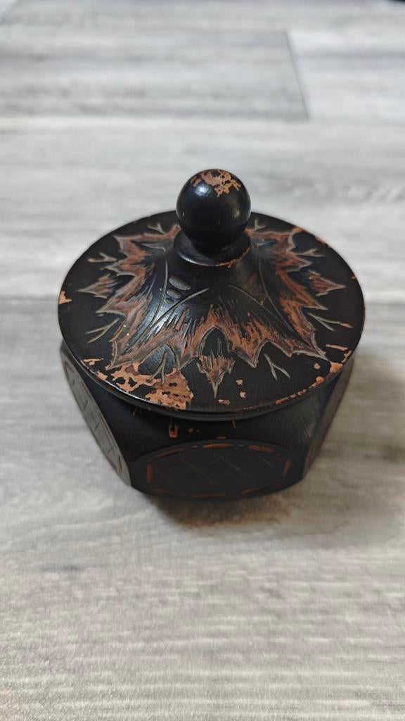 Hand gesneden houten trinketdoos, Ophalen