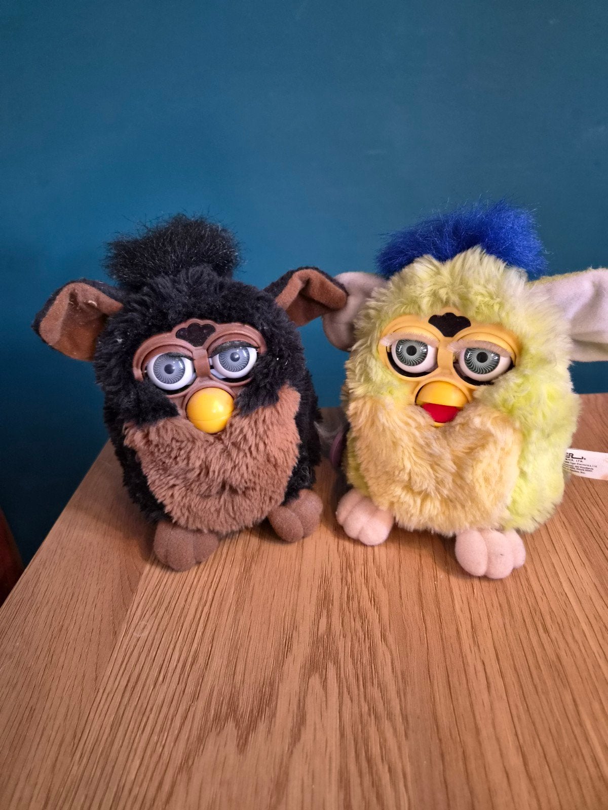 Set van 2 Vintage Furby's - Zwart/Bruin en Geel/Groen, Kinderen en Baby's, Gebruikt, Overige merken, Overige karakters, Overige typen