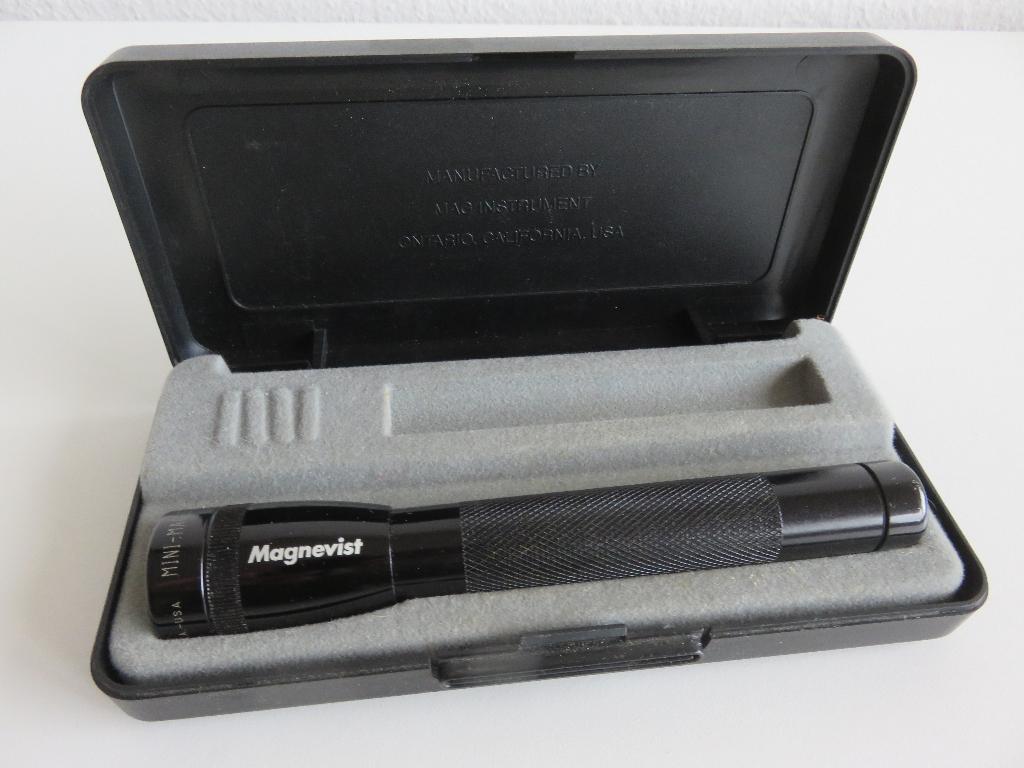 zwarte mini maglite zaklamp, Caravans en Kamperen, Zaklampen, Ophalen of Verzenden, Gebruikt, Batterij