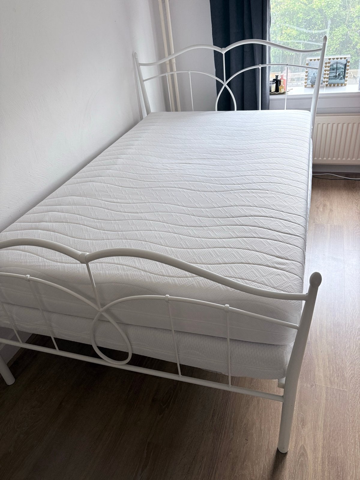 Metalen bed 120x200 met 2 matrassen - Rookvrij/huisdiervrij, Ophalen, Gebruikt, Twijfelaar, 120 cm
