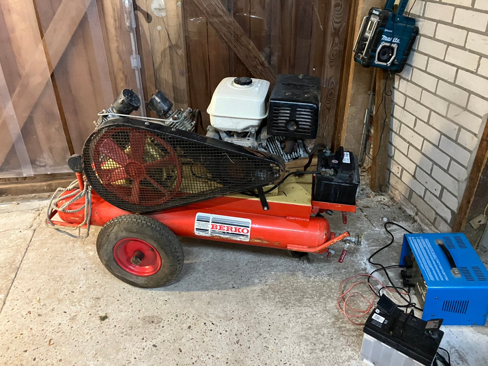 Berko benzine compressor, Doe-het-zelf en Verbouw, Ophalen, Gebruikt, 10 bar of meer, 25 tot 100 liter