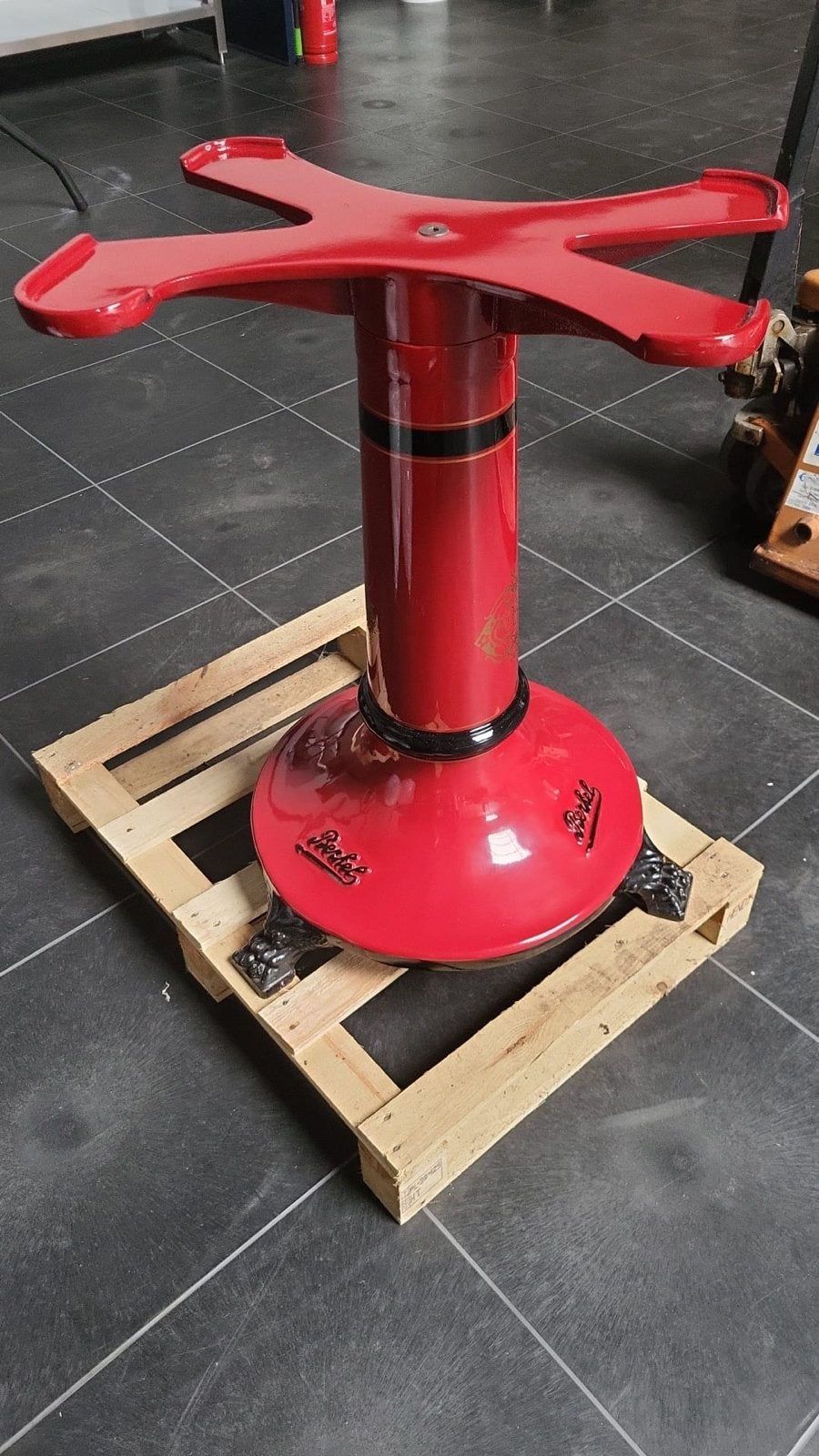 Poot of standaard voor Berkel handsnijmachine, Ophalen