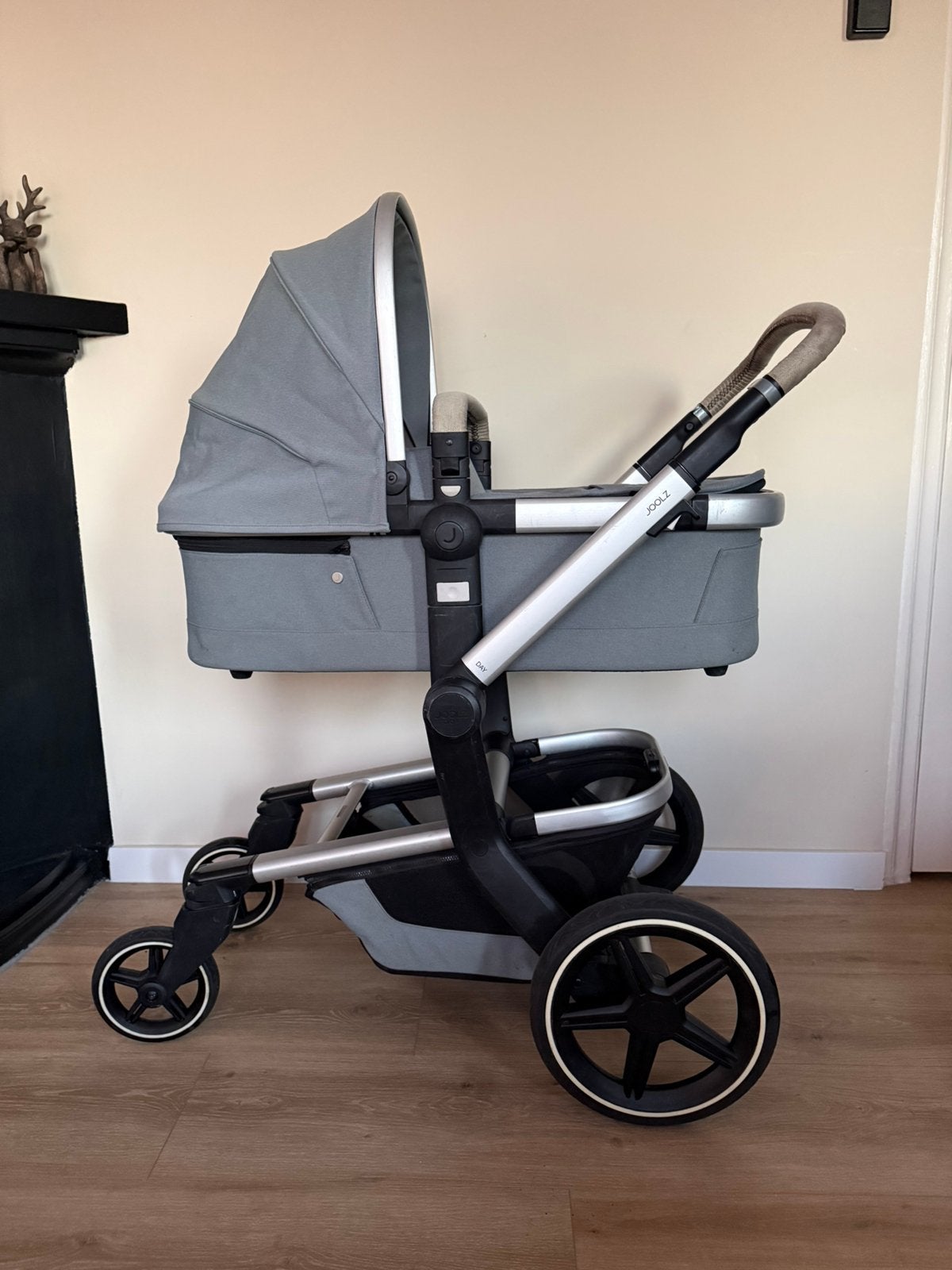 Licht Grijze Joolz Day + 2-in-1 Kinderwagen, Kinderen en Baby's, Kinderwagens en Combinaties, Zo goed als nieuw, Verstelbare duwstang
