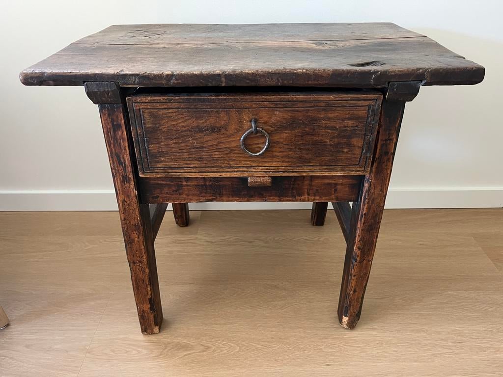 Antieke Spaans houten bijzettafel, Minder dan 55 cm, Zo goed als nieuw, Rechthoekig, Hout