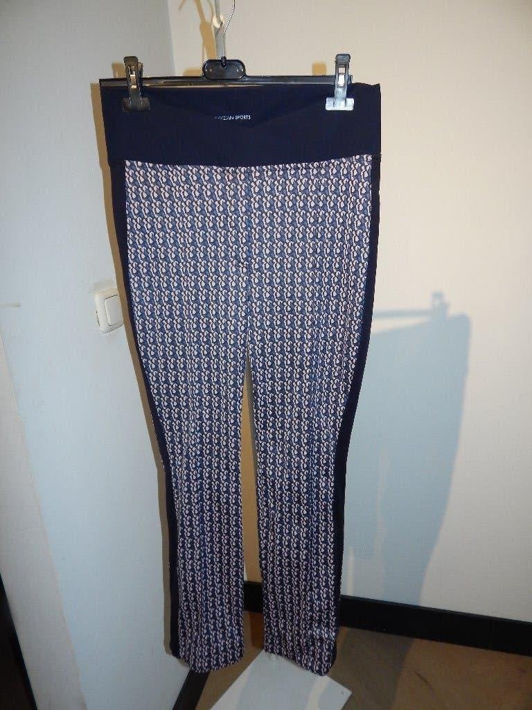 Marccain stretch broek deels travel stof in motief N3/M