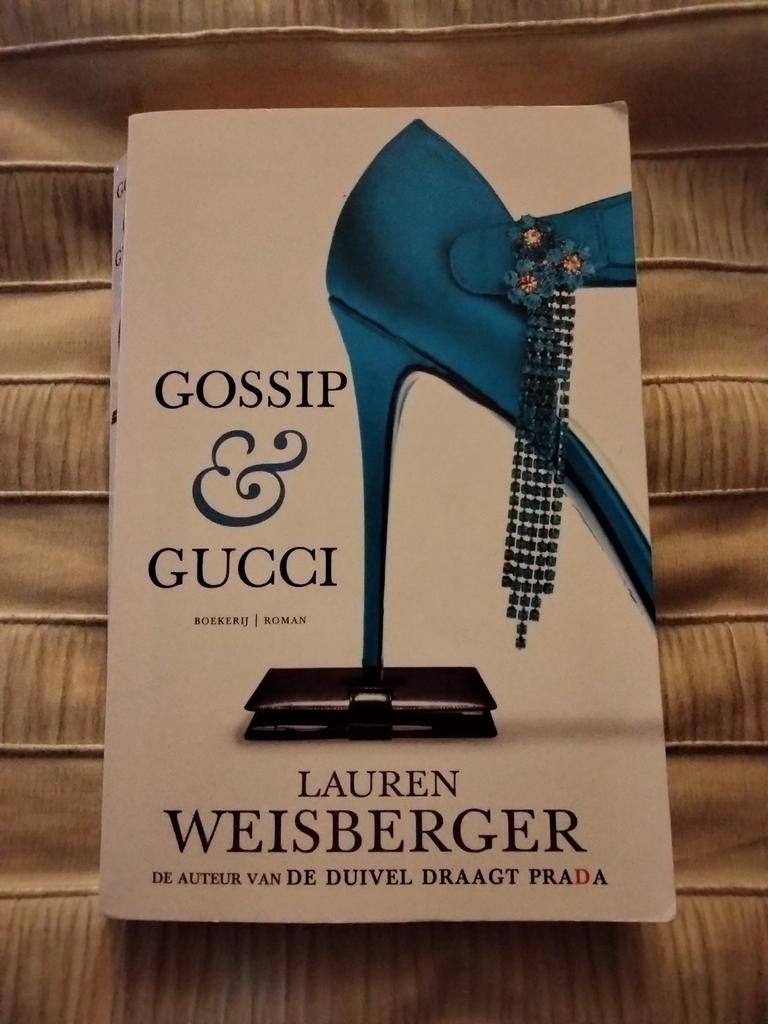 Lauren Weisberger - Gossip & Gucci, Ophalen of Verzenden, Gelezen, Lauren Weisberger