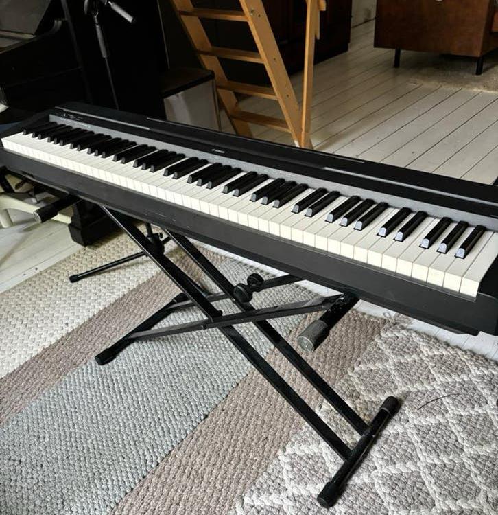 Yamaha P-45 Digitale Piano incl. Kruk, Standaard en Pedaal, Ophalen, Zwart, Digitaal, Zo goed als nieuw