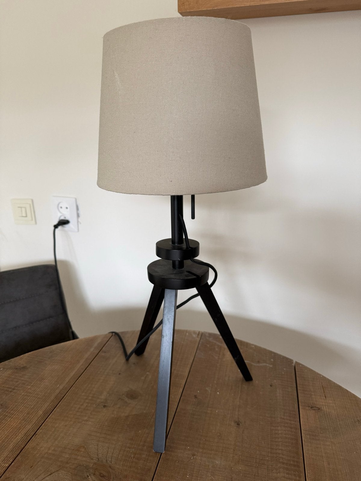 Moderne tafellamp met stoffen kap en tripod onderstel, Zo goed als nieuw, Met kap, Modern, Ophalen