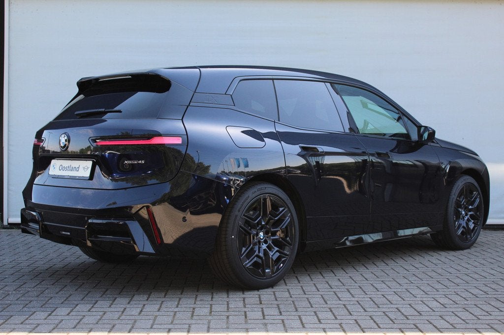 BMW iX xDrive45 M Sport / Panoramadak Sky Lounge / Trekhaak, Auto's, BMW, Automaat, Zwart, IX, Zwart