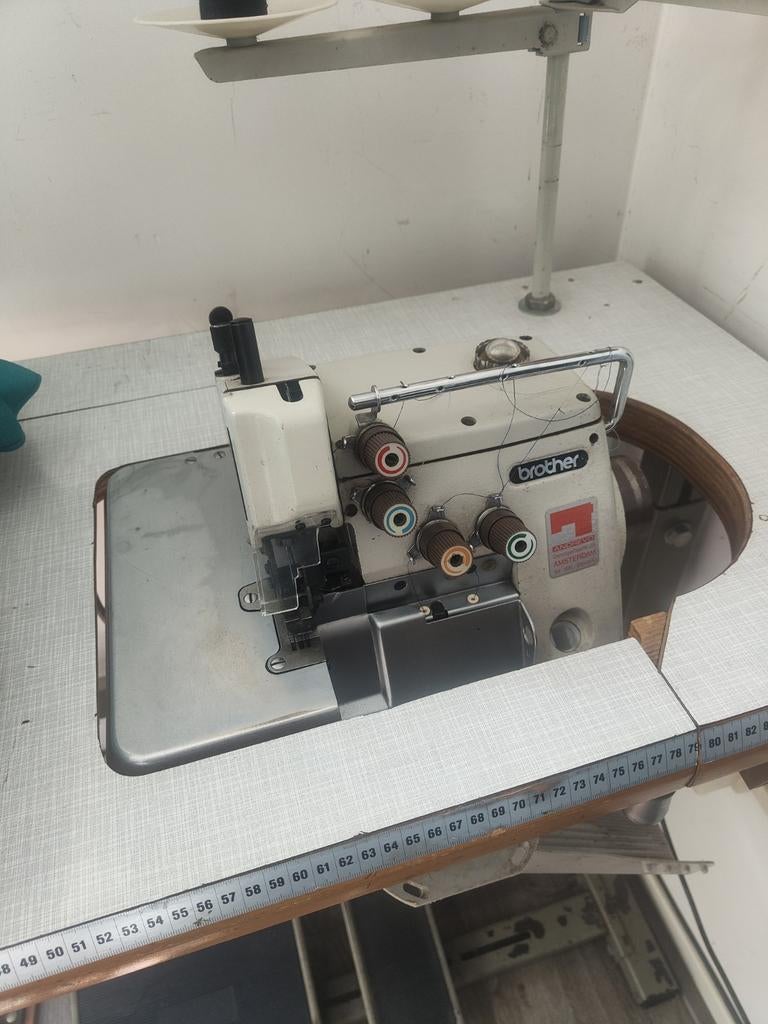 Brother Industriële Lockmachine, Hobby en Vrije tijd, Naaimachines en Toebehoren, Ophalen of Verzenden