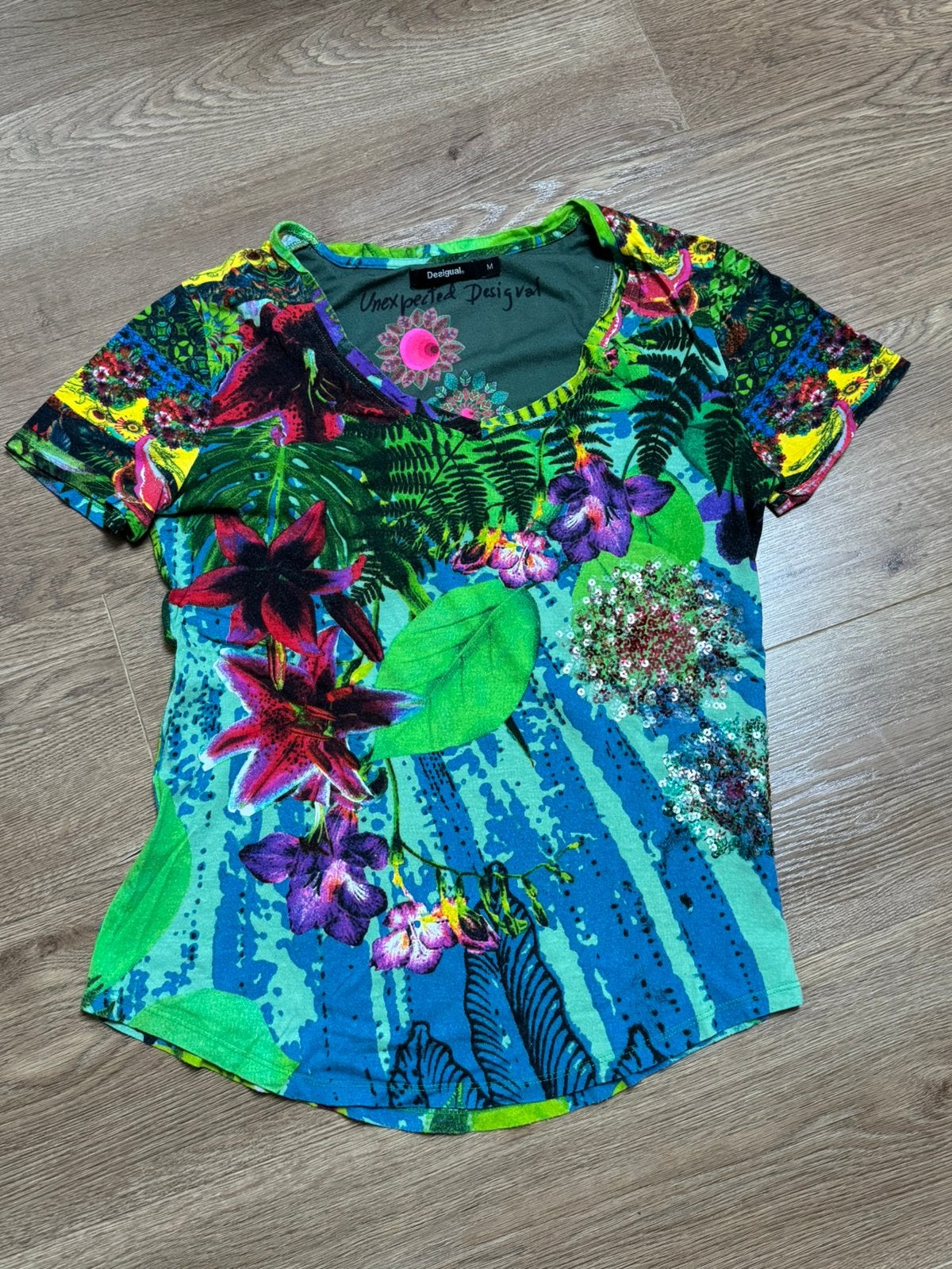 Desigual vrolijk shirt maat M, Kleding | Dames, T-shirts, Maat 38/40 (M), Meerkleurig, Ophalen of Verzenden, Korte mouw