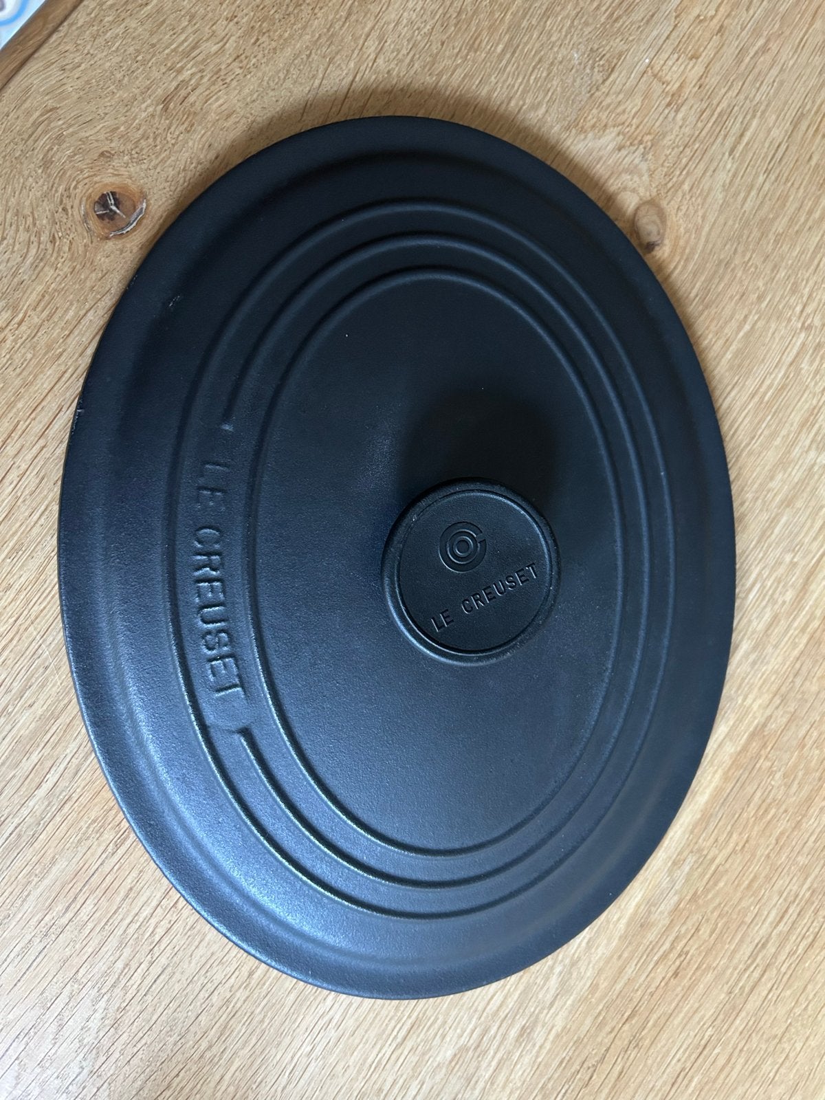 Le Creuset Ovale Gietijzeren Deksel Zwart - 29 cm, Huis en Inrichting, Keuken | Potten en Pannen, Ophalen of Verzenden, Zo goed als nieuw