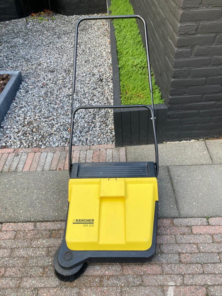 Veegmachine  Kärcher (km 550), Tuin en Terras, Ophalen