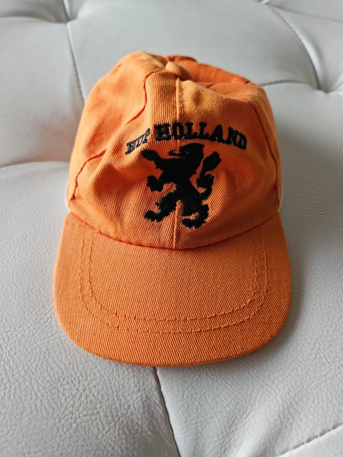 Kleine Oranje pet voetbal met de tekst Hup Holland, Ophalen of Verzenden, Gebruikt, Versiering, Oranje of Koningsdag