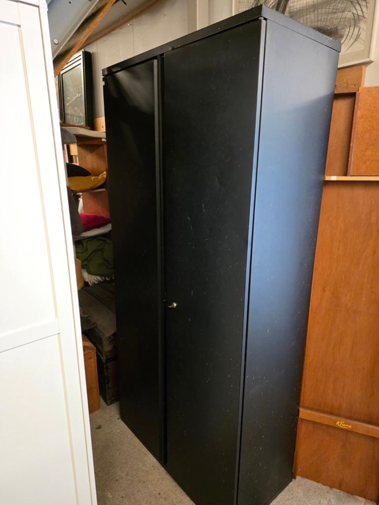 Metalen 2 deurs kast, Ophalen, ., 50 tot 100 cm, .