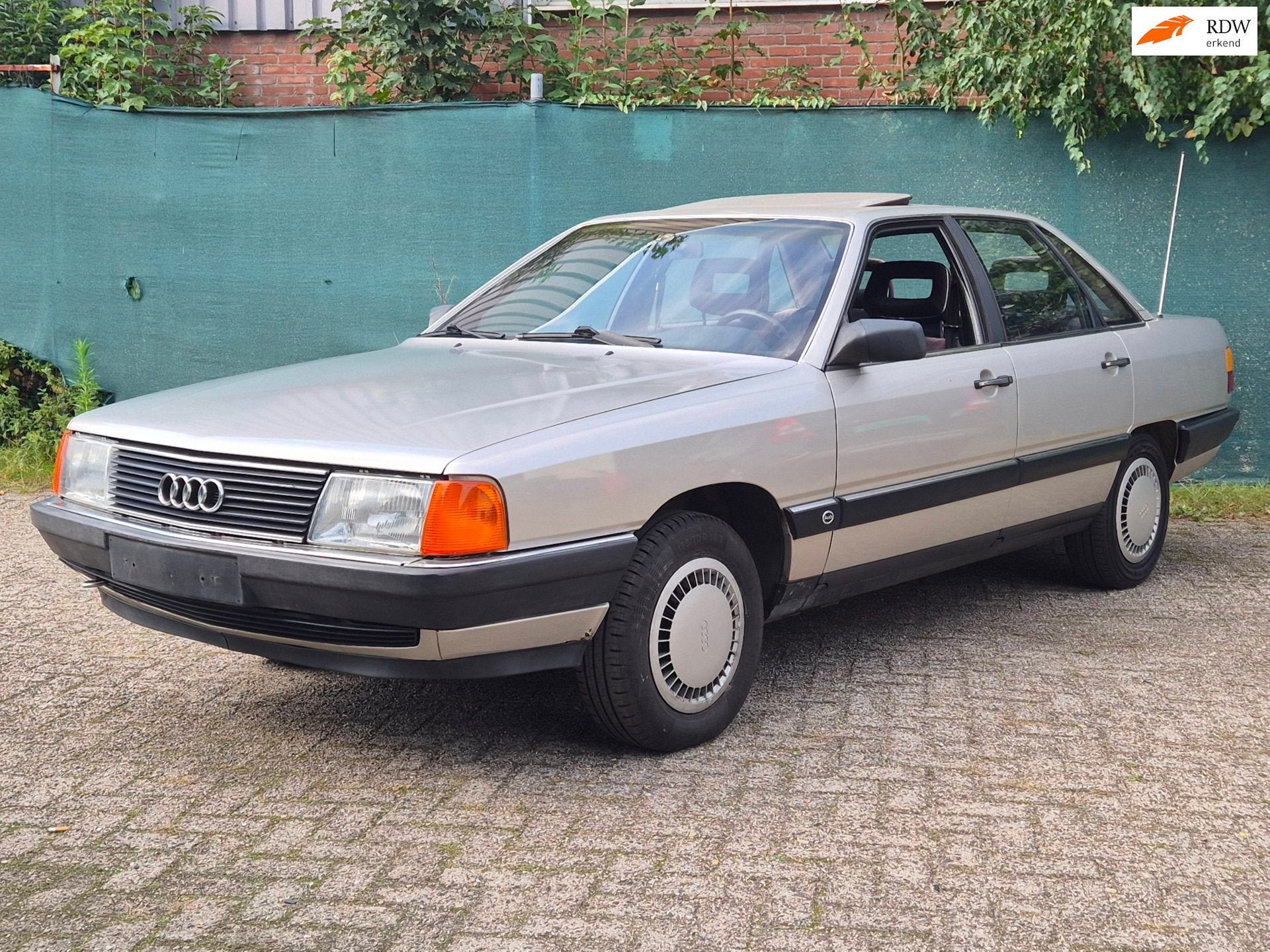 Audi 100 2.2 *5 cilinder* 196000km uit 1985, 137 pk, Gebruikt, Beige, Bedrijf
