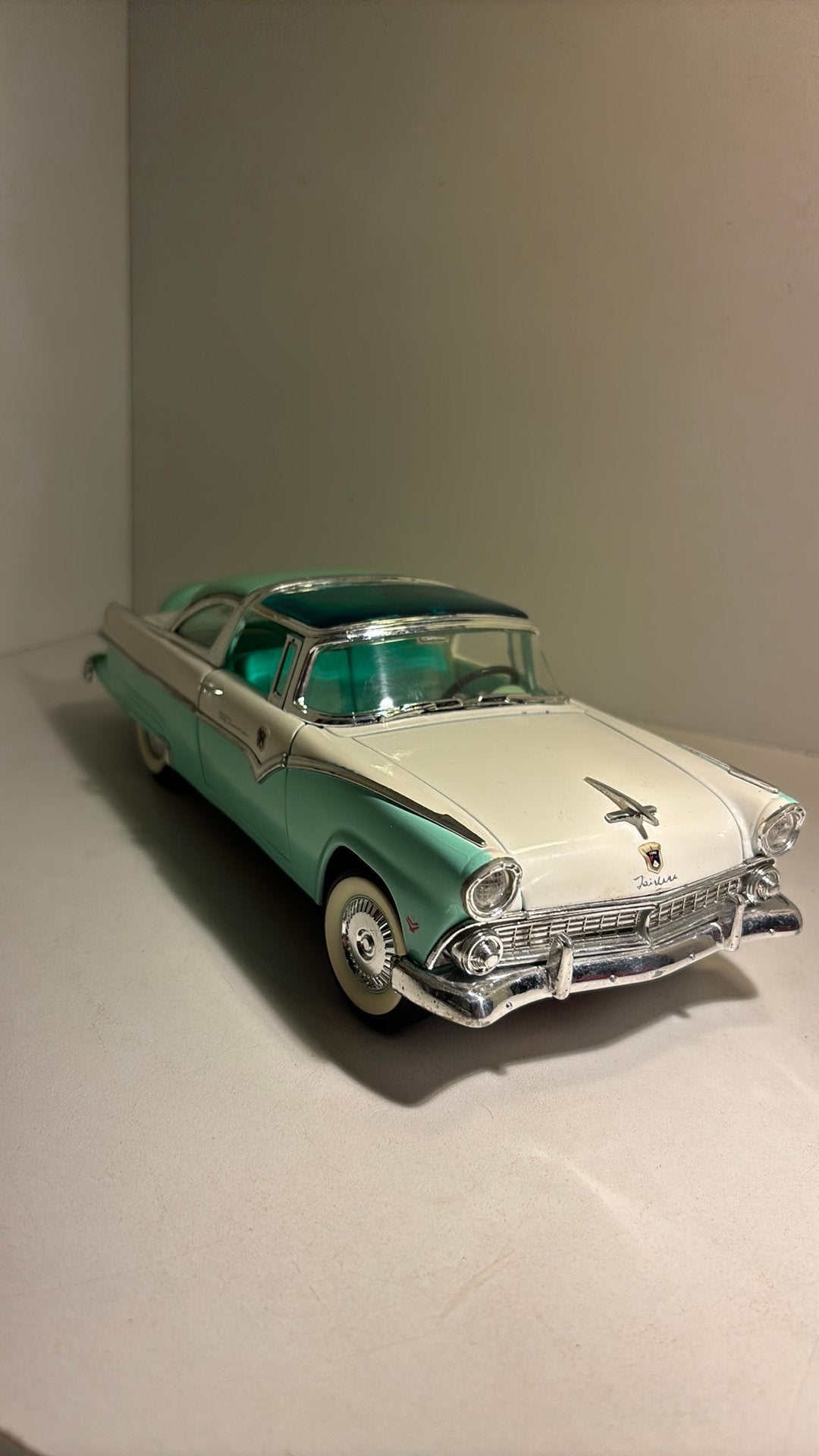 Ford fairlane crown Victoria road fought 1.18