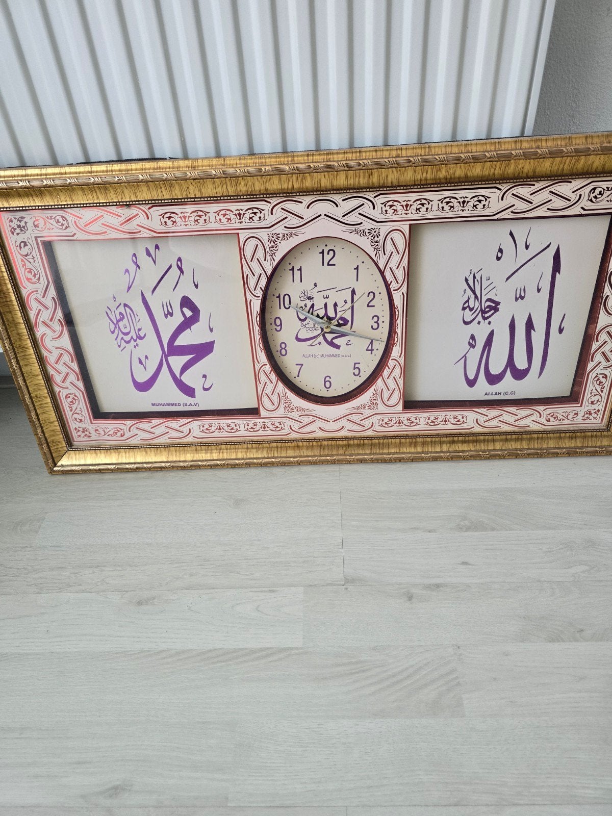 Islamitische wandklok met Arabische kalligrafie, Ophalen, Goud, Analoog, Zo goed als nieuw