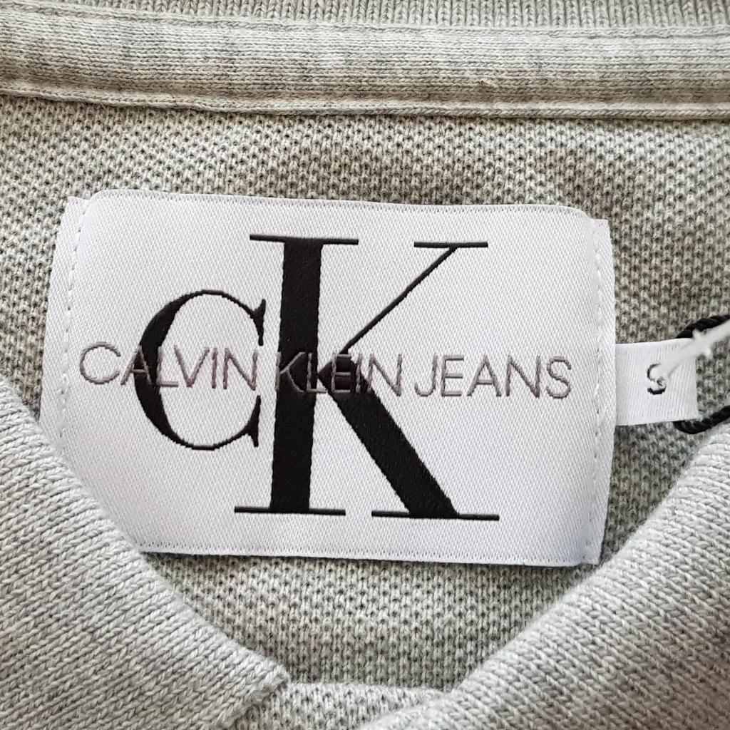 Nieuw CALVIN KLEIN Jeans Polo met grijs kleur maat S, Kleding | Heren, Polo's, Nieuw, Maat 46 (S) of kleiner, Grijs, Verzenden