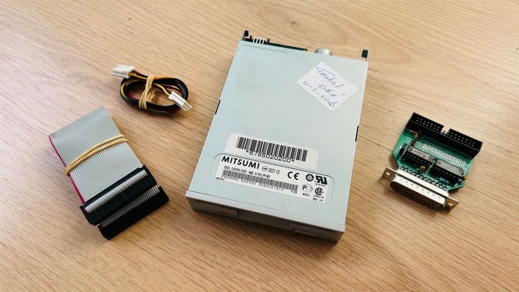 Amiga externe diskdrive set (incl. interface en kabels), Computers en Software, Ophalen of Verzenden, Commodore Amiga