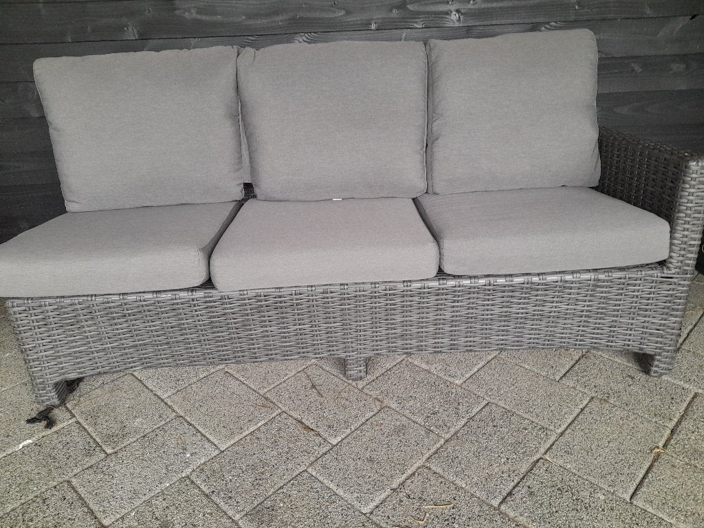 Deel van loungebank, Ophalen, Gebruikt, Rotan, 3 zitplaatsen