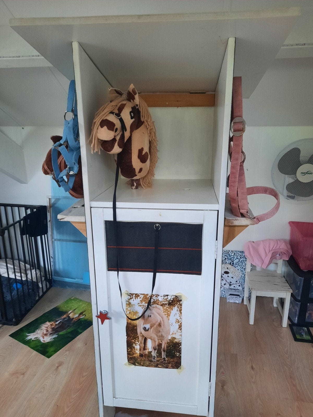 Te koop Hobby Horse stal kast. Ook voor buiten., Ophalen, Zo goed als nieuw