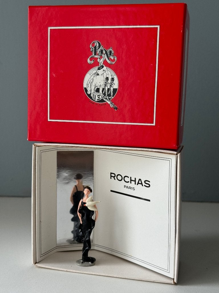 Rochas - Parijs - 1934 - pixi mode - Haute Couture, Verzamelen, Ophalen of Verzenden, Kuifje, Zo goed als nieuw, Beeldje of Figuurtje