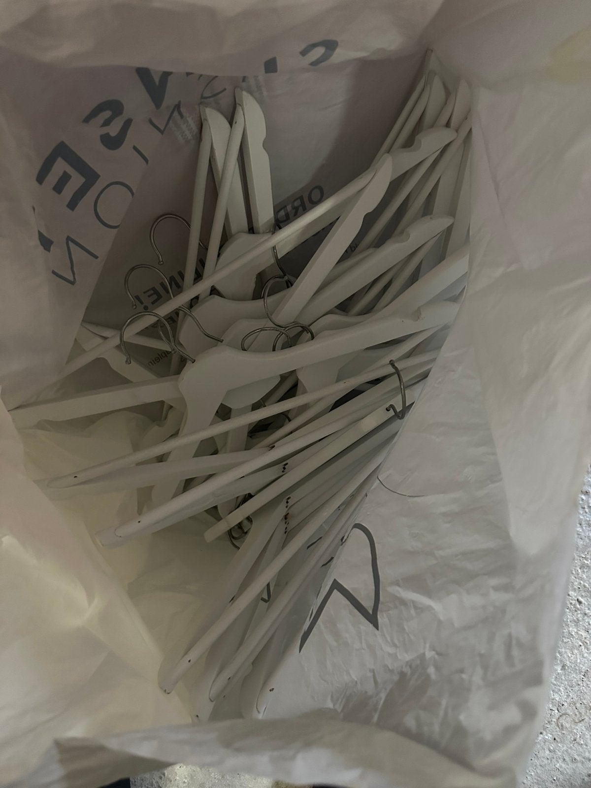 Tas vol houten kledinghangers, Kleding | Dames, Kledinghangers, Ophalen, Zo goed als nieuw, Hout, Volwassenen