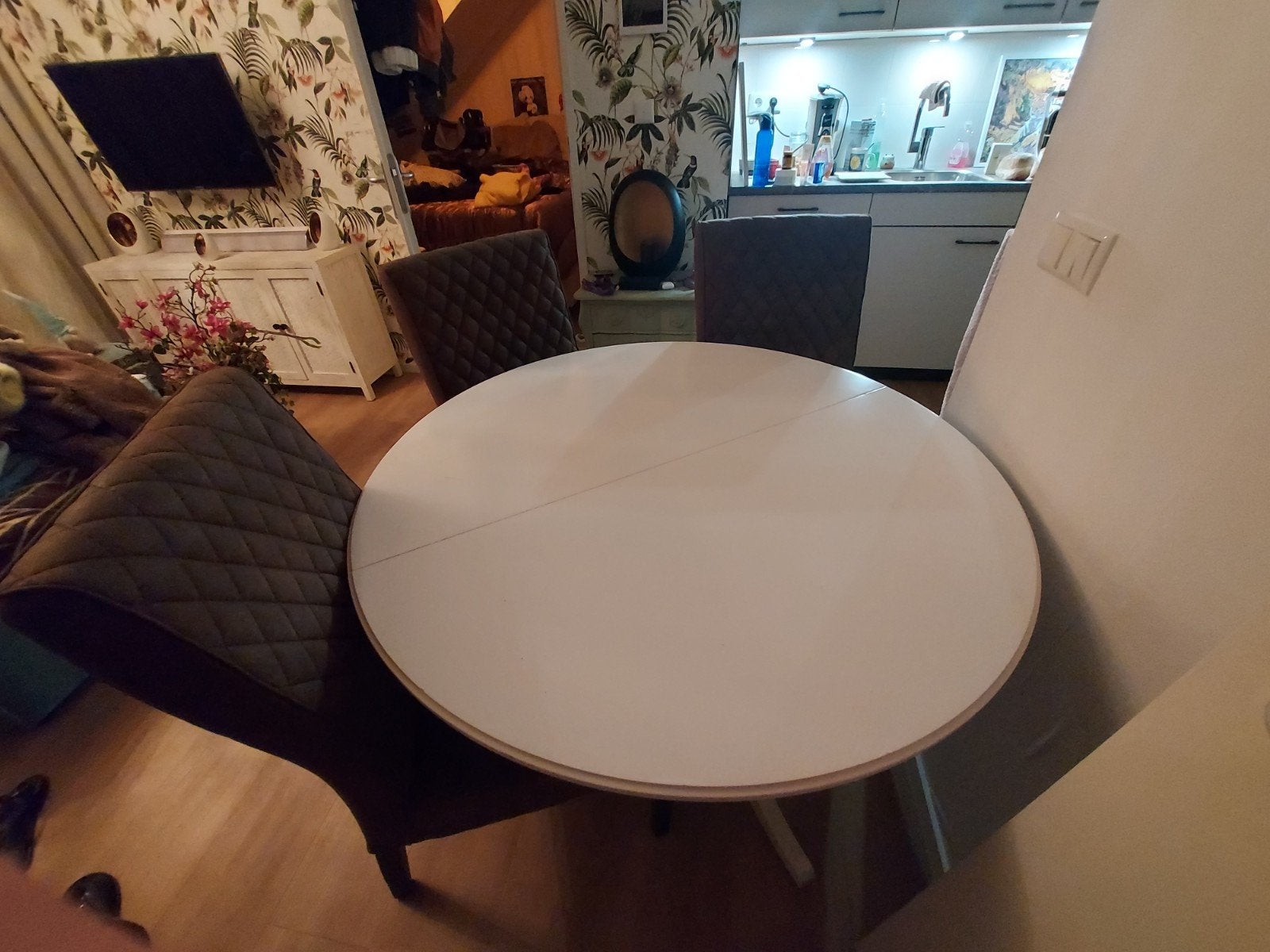 mooie  eettafel  set met een sierlijke onder poot, Ophalen, Gebruikt, 100 tot 150 cm, Rond