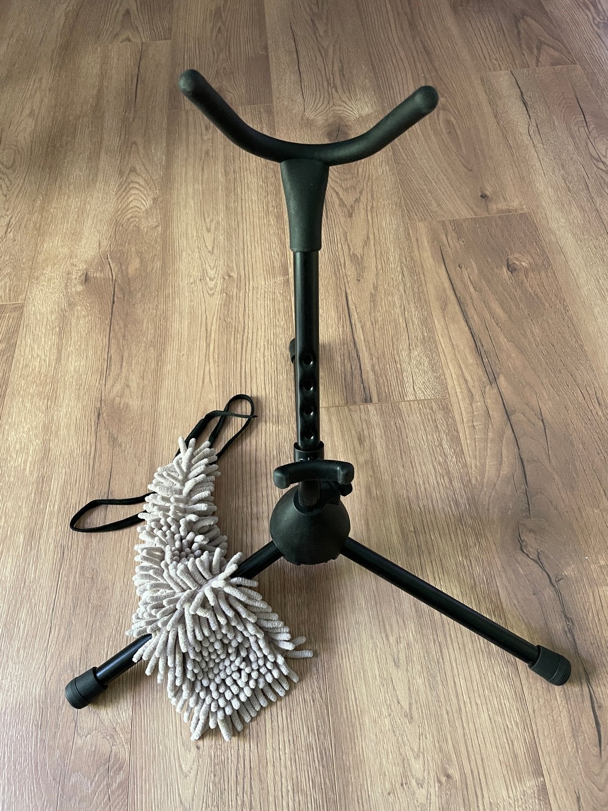 Saxofoon standaard tenor + doorhaalwisser, Ophalen of Verzenden, Gebruikt, Instrumentstandaard, Saxofoon
