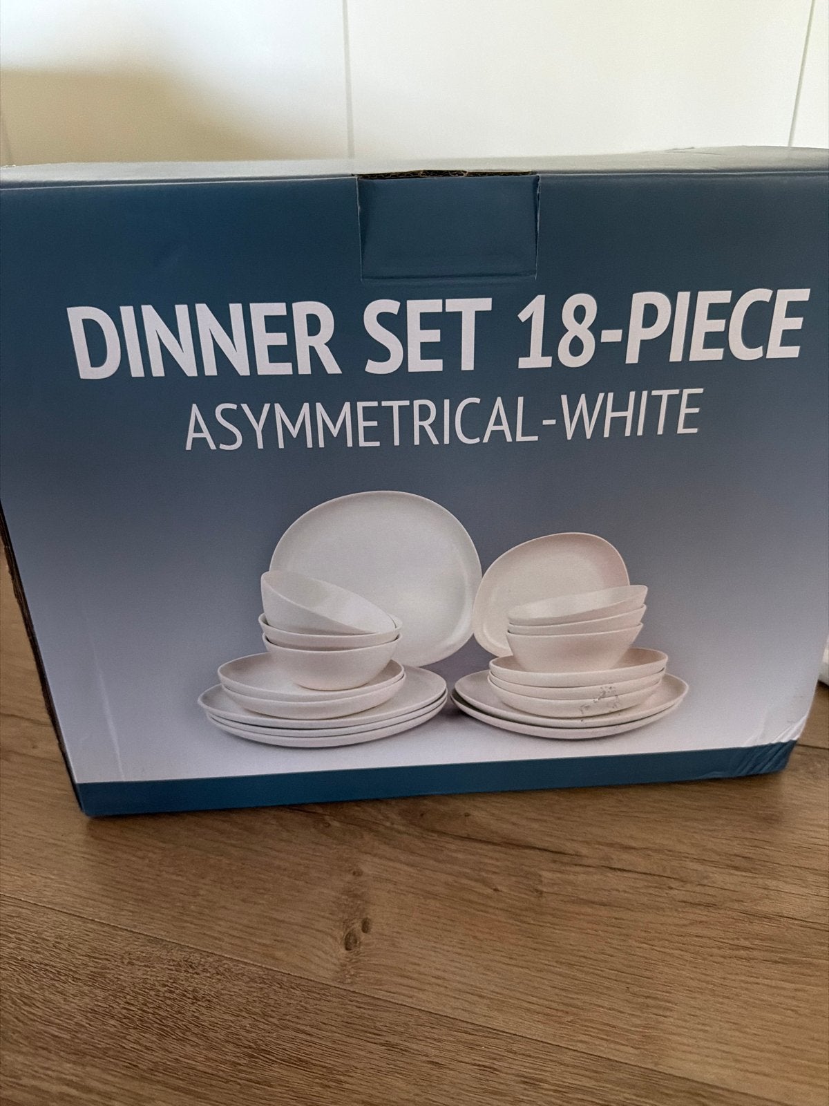 Nieuw 18-delig asymmetrisch wit serviesset, Ophalen, Keramiek, Nieuw, Modern