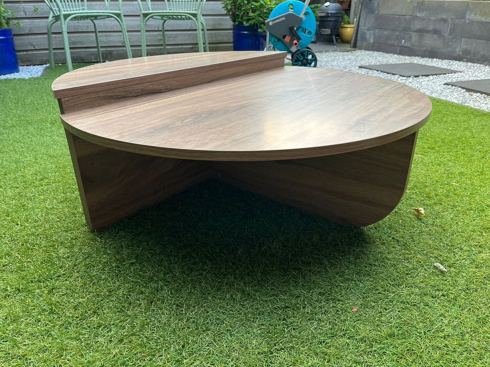 Ronde salontafel in walnoot kleur, Huis en Inrichting, Ophalen, Rond, 50 tot 100 cm, Zo goed als nieuw