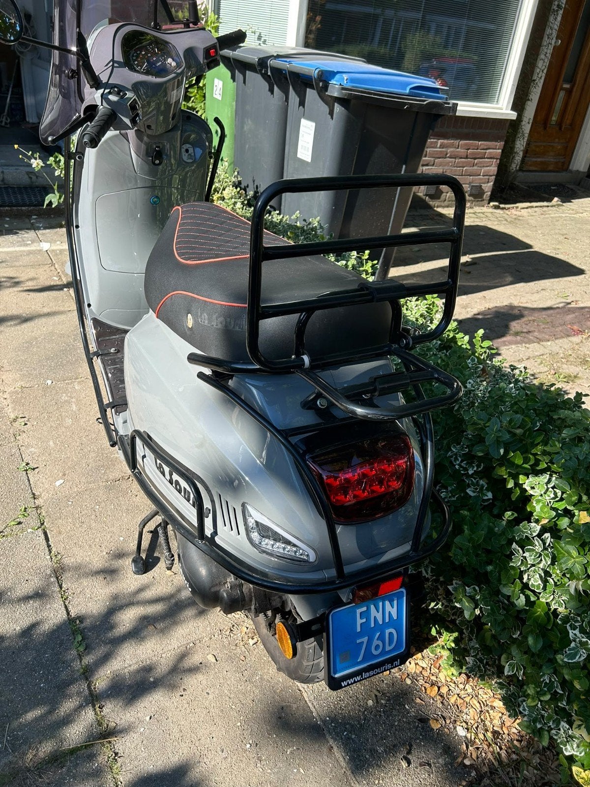 La Souris scooter met defect zadel slot, Ophalen, Gebruikt, Zadel, Overige merken