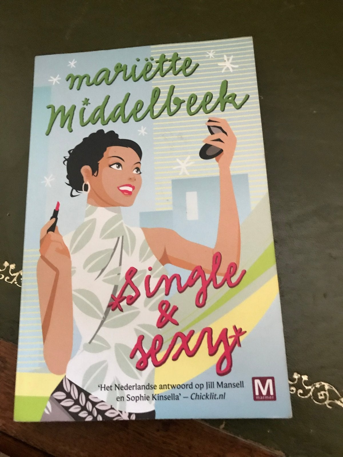Mariëtte Middelbeek - Single & Sexy (Chicklit), Ophalen of Verzenden, Zo goed als nieuw