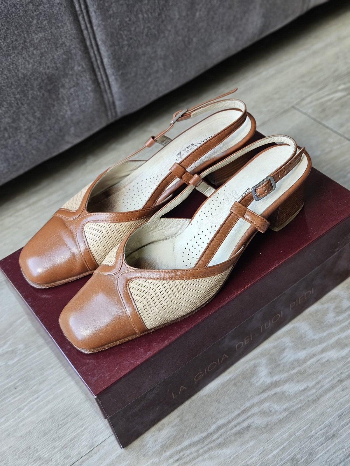 Vallecomoda Leren Pumps Maat 37, Kleding | Dames, Schoenen, Ophalen of Verzenden, Gedragen, Bruin, Pumps