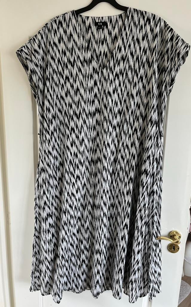 Lange jurk C&A maat 42 met zwart-wit patroon, Kleding | Dames, Jurken, Ophalen of Verzenden, Zo goed als nieuw, Maat 42/44 (L)