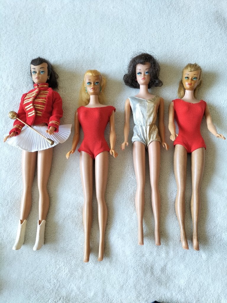 Vintage Barbie's (Mattel) begin jaren 60., Verzamelen, Ophalen of Verzenden, Zo goed als nieuw, Kleertjes