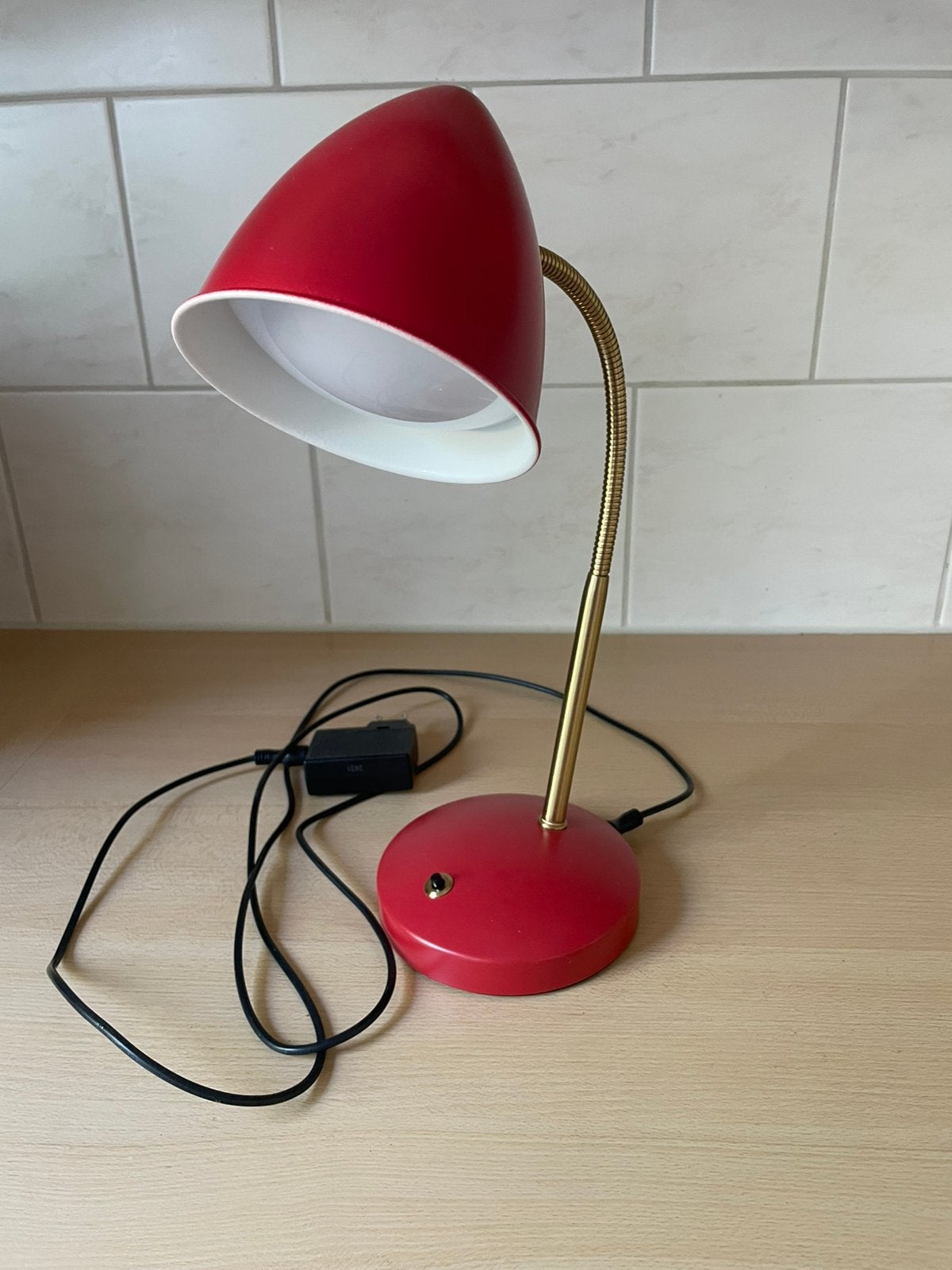 Rode bureaulamp met buigbare arm (Isnålen van IKEA), Ophalen, Bureaulamp, Overige merken, E14 (klein)