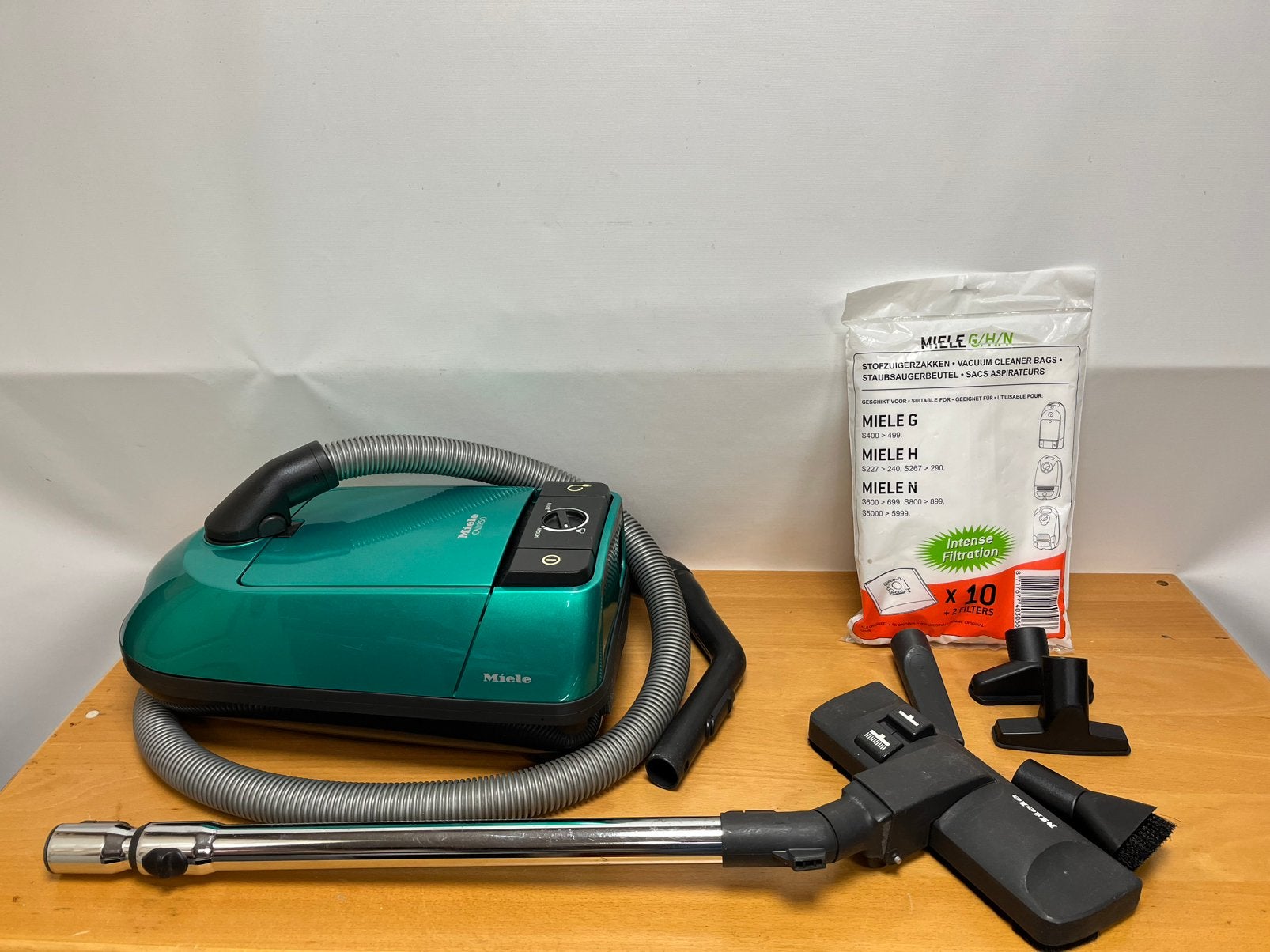 Miele Stofzuiger 1400W met regelbare zuigkracht en toebehore, Stofzak, Inclusief accessoires, Gebruikt, Bosch