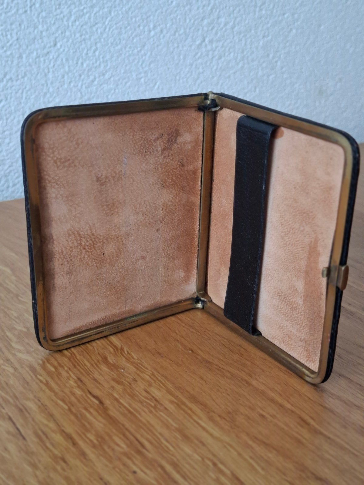 Vintage Leren Sigarettenetui - Elegant en Compact, Verzamelen, Rookartikelen, Aanstekers en Luciferdoosjes, Ophalen of Verzenden