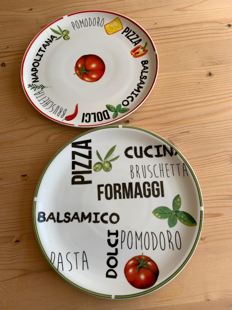 2 pizza borden, Huis en Inrichting, Keuken | Servies, Nieuw, Ophalen of Verzenden, Bord(en), Overige stijlen