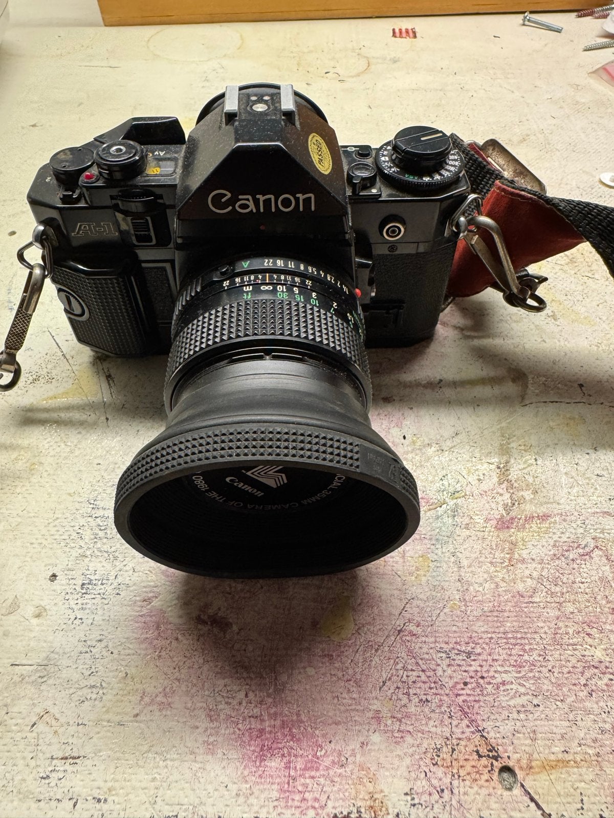 Canon A1 met 100mm macro lens, flitser en tas, Audio, Tv en Foto, Fotocamera's Analoog, Ophalen, Gebruikt, Spiegelreflex, Canon