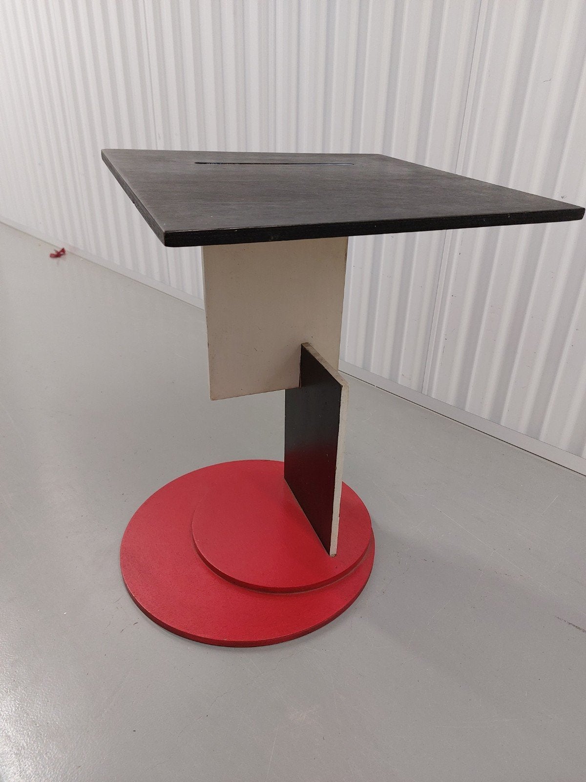 Bijzettafel in de stijl van Gerrit Rietveld, Ophalen, Minder dan 55 cm, Overige vormen, 60 cm of meer