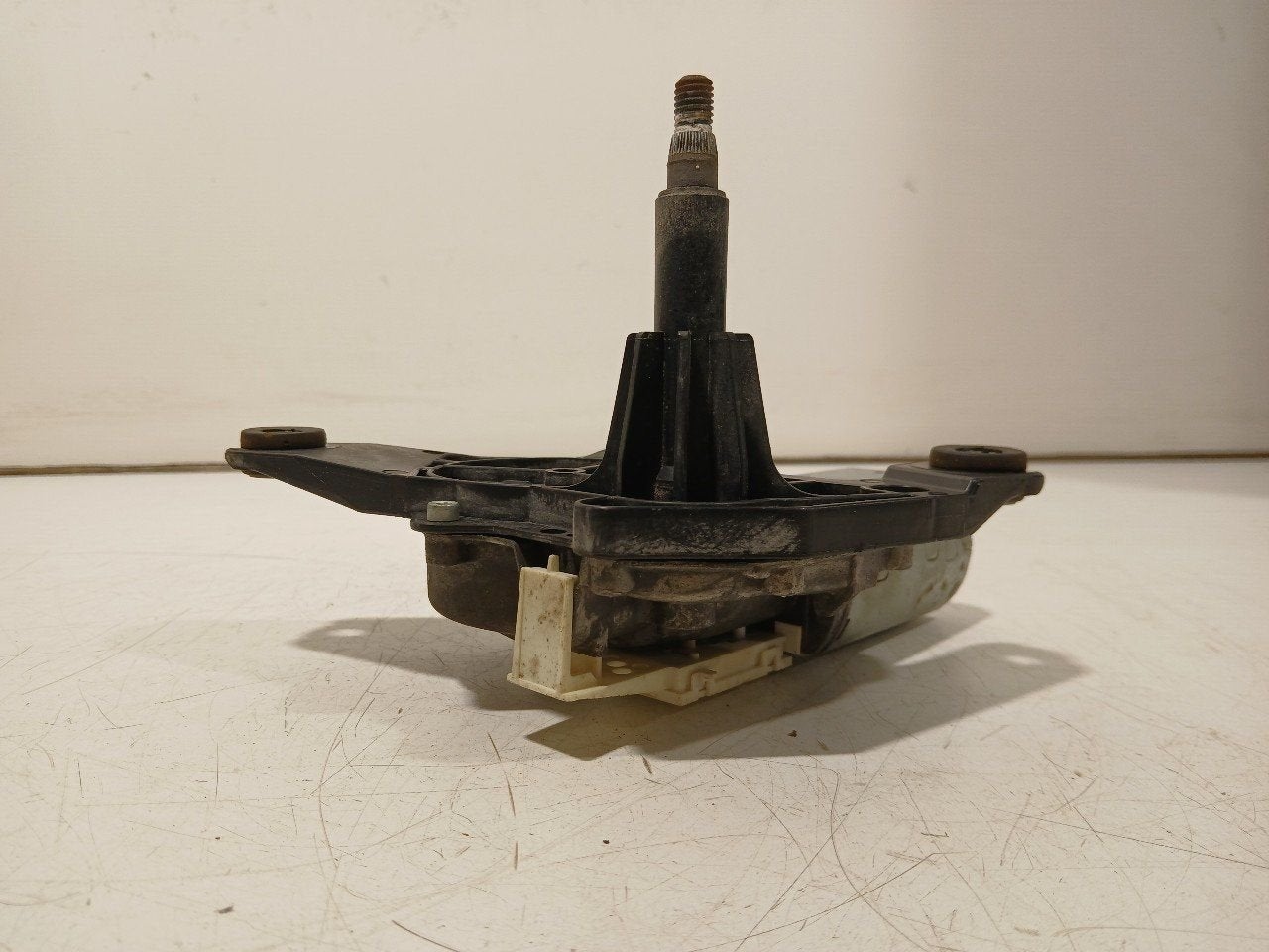 Ruitenwissermotor achter Renault Trafic, Onderdelen@venauto.nl, Van der Ven Autorecycling B.V., Gebruikt, Ettenseweg 76, 4706 PB Roosendaal, The Netherlands