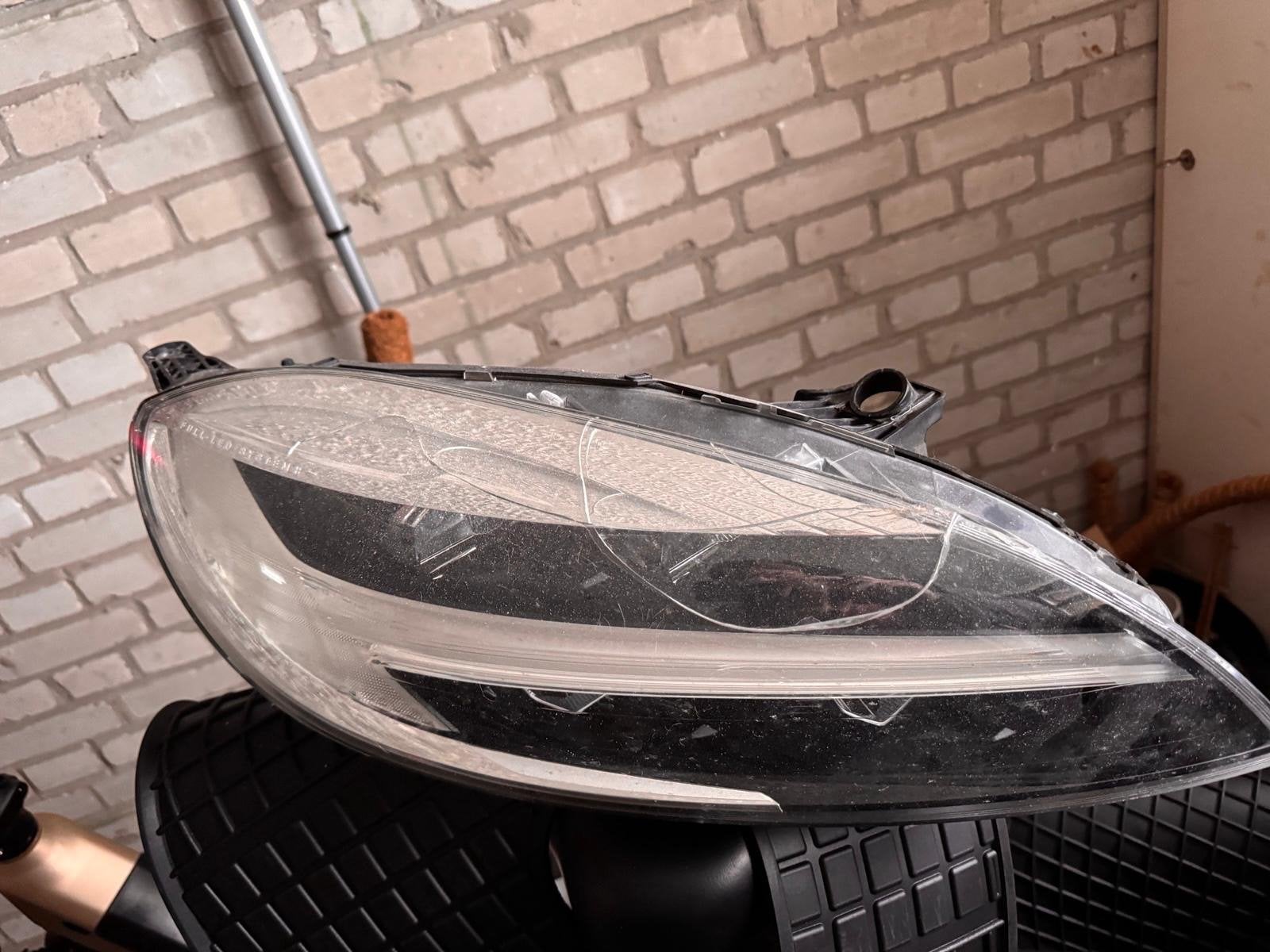Volvo V40 LED koplamp rechter (31677023), Ophalen of Verzenden, Gebruikt, Volvo