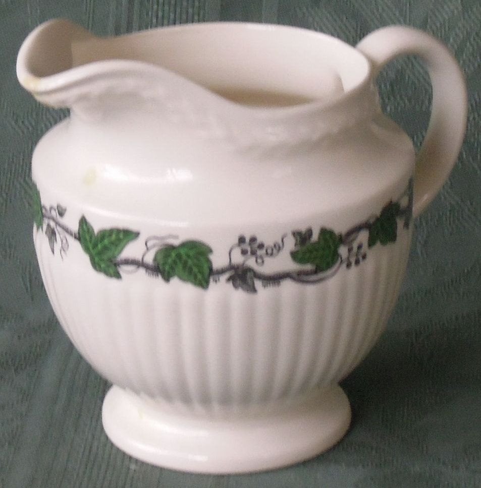 Nr H540: 1 Wedgwood Stratford melkkannetje, Wedgwood, Tweedehands onbekend., Ophalen of Verzenden, Zo goed als nieuw