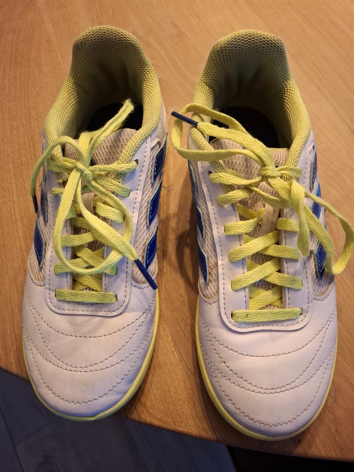 Adidas zaalvoetbalschoenen maat 36, Ophalen of Verzenden, Zo goed als nieuw, Schoenen