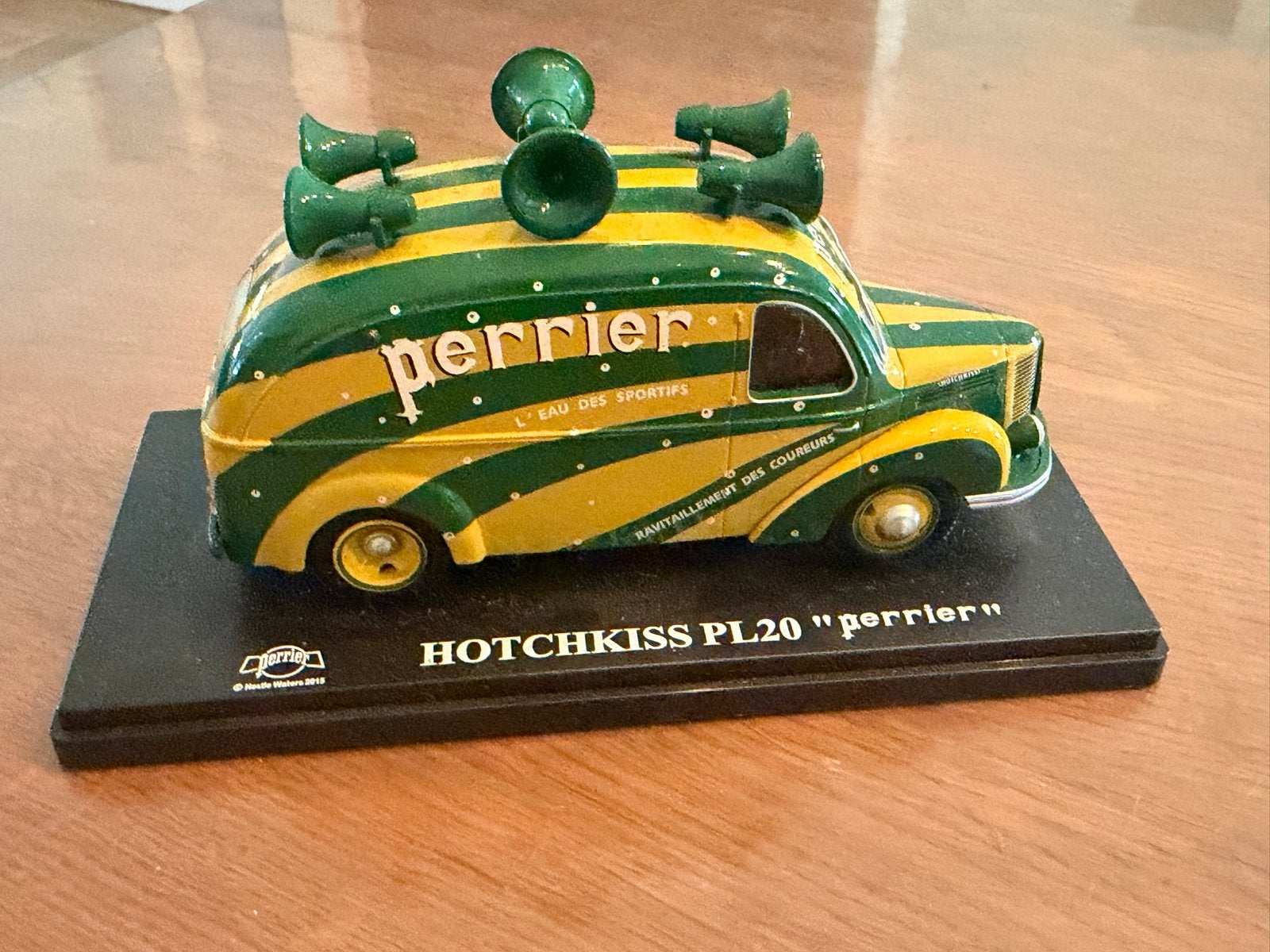 Hotchkiss PL20 "Perrier" modelauto met luidsprekers, Ophalen of Verzenden, Zo goed als nieuw, Auto, Overige merken